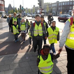 De loopbus en fietsbus naar school
